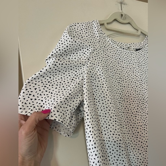 Banana Republic Rich White Small Black Patterned Blouse Women’s Size Medium - Picture 9 of 15